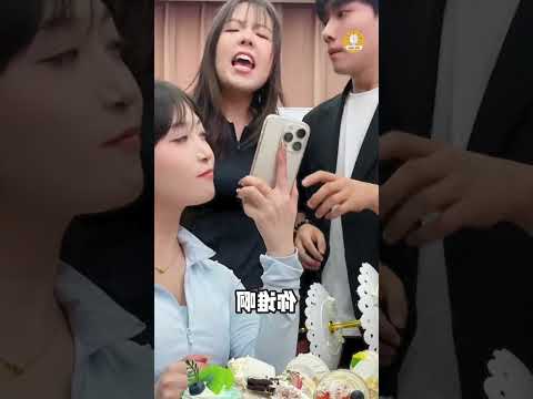 Không ngờ mẹ anh sếp cũng là mẹ của Tiểu Bạch