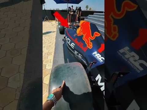 ¿Cómo se puede mover un F1 con un solo dedo?