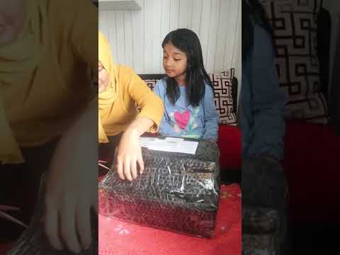 Nene Pengantar Paket Kolam renang dan slime #shorts