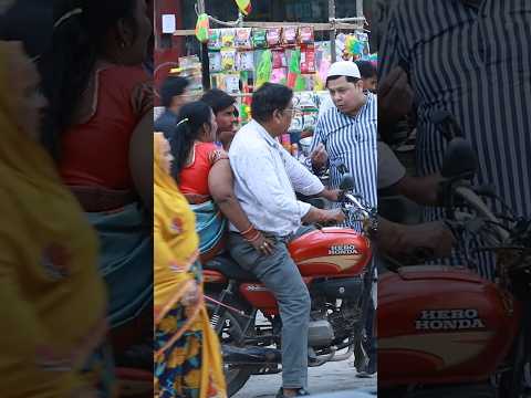 ऐसे होते हैं हिन्दू ♥️ #shorts #socialexperiment #shortfeed #socialexperimentindia #hindu #muslim
