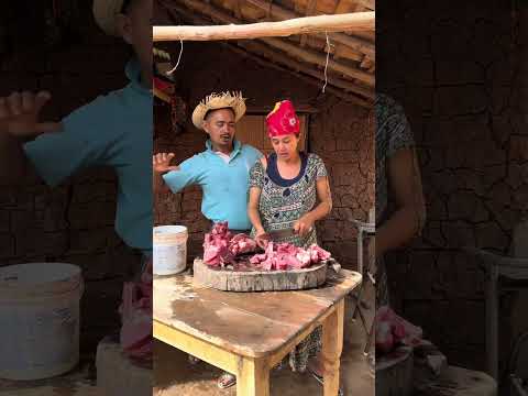 O compadre querendo ser convidado pra almoçar na casa da comadre