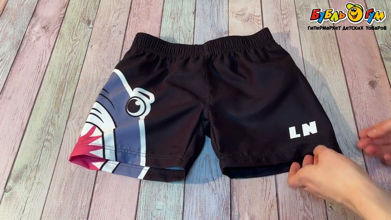 Костюм купальный  Lanson Kids  футболка с длинным рукавом и шорты с принтом акулы в черно-белой гамме  - видео