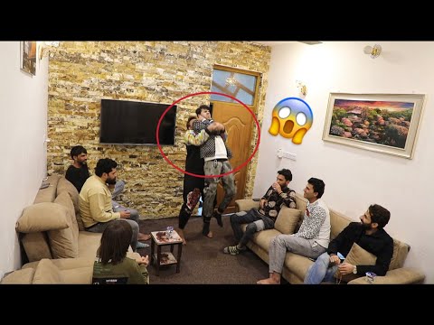 مقلب بصديقي اول مره يجيني كسر ضهري وسويت نفسي ميت