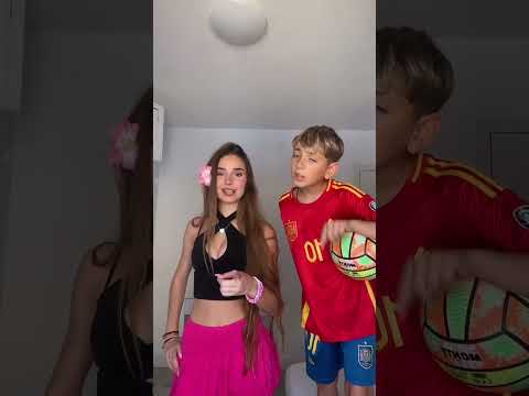 con mi hermana 🥰 os quiero dar las gracias a todos por el APOYO que siempre me dais,sois AUTÉNTICOS