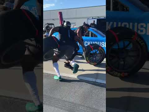 Jeremy Kimbrough went from blitzing Quarterbacks to carrying tires in NASCAR #pitcrew #nfl #pitstop