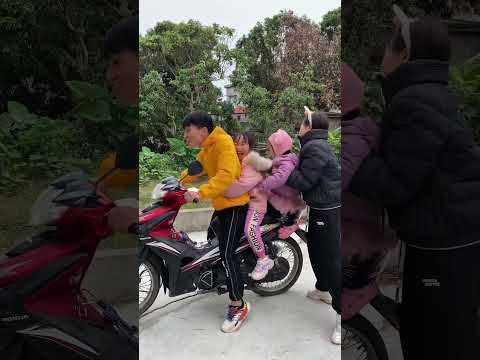 Let's get on the motorbike🤪🛵| Kem TV #shorts