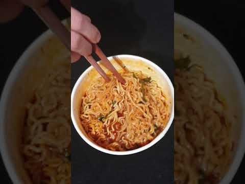 열라면에 튀김우동 섞어서 드신분 ㅋㅋ 뒤지게 맛있는데 6군단 특제레시피임 ㅋㅋ