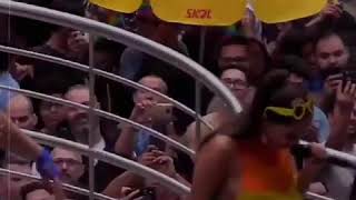 Você e daquelas pessoas que despertam na gente um sentimento diferente 💞(Anitta)