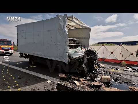 01.06.2023 - VN24 - Fahrerhaus wird bei LKW Unfall auf die Ladefläche gedrückt