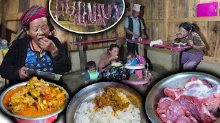 Fresh Buff Meat Curry Recipe & Rice cooking, Eating in Nepali Village || Food cooking & eating Video