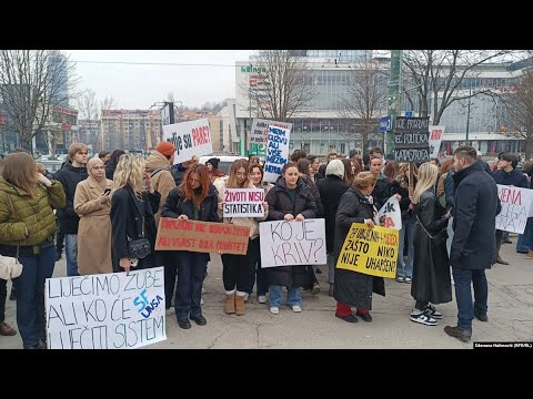 Studenti i građani na protestu u Sarajevu: 'Ko je odgovoran za smrt 27 ljudi?'