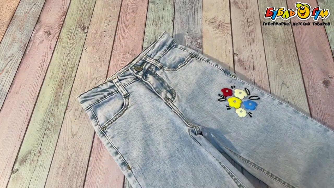 Брюки Lanson Kids джинсовые с молодежным принтом голубые - видео Брюки Lanson Kids джинсовые с молодежным принтом голубые - видео