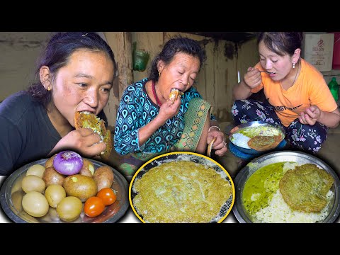 Egg & Potatoes mix Omelette Recipe & Rice cooking & eating in village kitchen || Nepali village Food