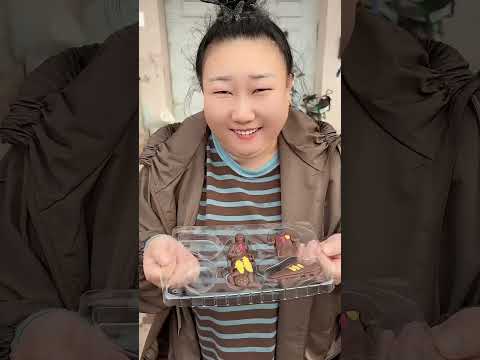 Tớ có hộp socola cầu thủ đá bóng siêu đẹp