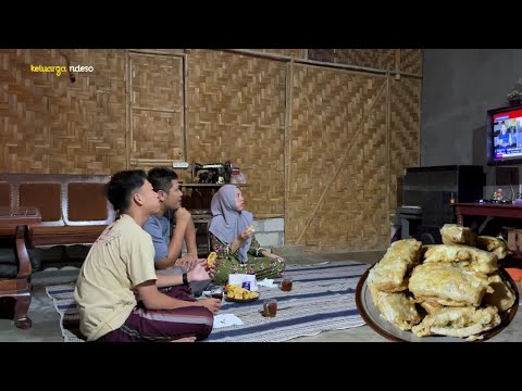 membuat tahu isi sayur untuk camilan di malam hari bersama keluarga, masak di desa