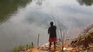Isso chama onestidade ele tirou um peixe na minha vara ! fiquei chocado com a atitude !