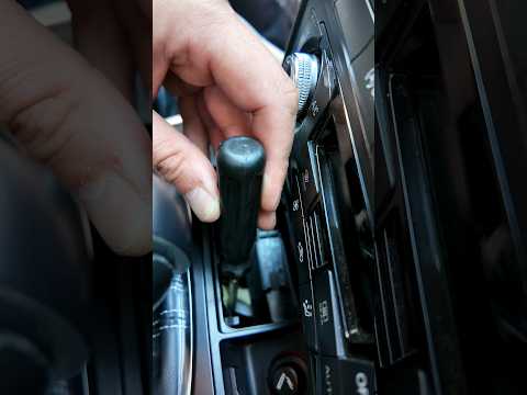 🔧 Nur wenige Menschen wissen, wie man das Automatikgetriebe beim Audi Q5 entriegelt.
