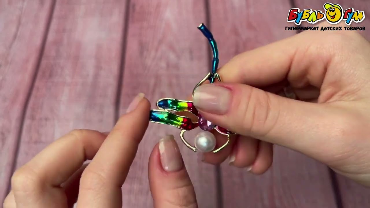 Брошь Стрекоза разноцветная с бусиной и стразой - видео