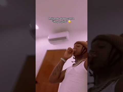 Imitando al que canta "Hay Lupita"