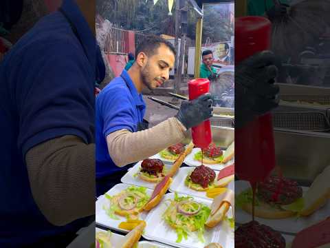 تخيلوا بقي لما شاب يخلص كلية حقوق وتكون عربية البرجر دي مصدر رزقه الوحيد