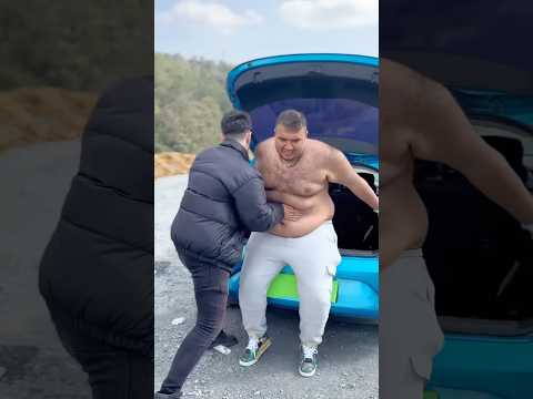 ŞİŞKO ADAMI ARABAYA SIĞDIRAMADI 😂😱 #shorts #tiktok #keşfet