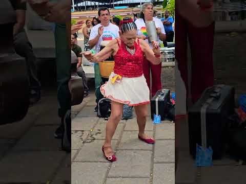 vean como yajaira se mantiene sin ningún dolor el #baile es ejerció para ella🎶🎵👏#shorts #show #viral