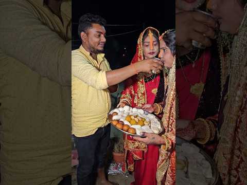करवा चौथ में पतिदेव जी पानी पिलाते हुए #shortvideo #shortviral @Deepuvlogs