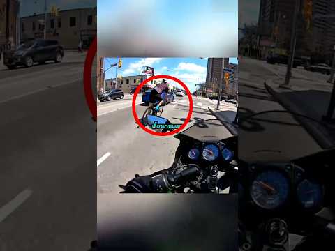 มอเตอร์ไซค์ vs จักรยาน #viralvideo #ไม่น่าเชื่อ #viral #viralshorts #trending #เล่าเรื่อง #บิ๊กไบค์