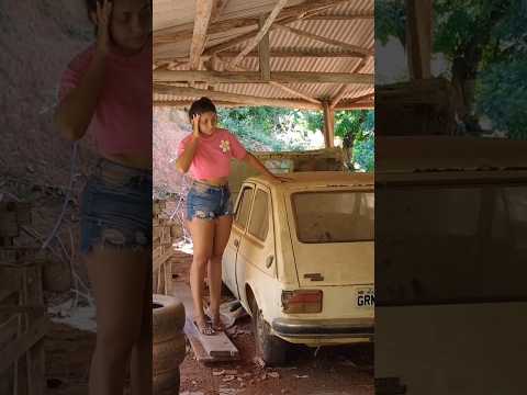 Fui procurar confusão e achei um Fiat 147! Sinto que tô lascada.