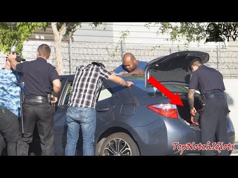 ПОДСТАВНЫЕ КОПЫ ПОДКИДЫВАЮТ КОКС (ПРАНК В ГЕТТО)