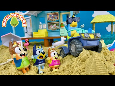 BLUEY and BINGO - Beach Vacation and Sandcastles! ☀️ | Pretend Play with Bluey Toys | Bunya Toy Town