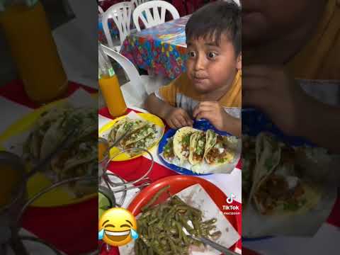 Como cuando te pones a dieta i tus amigos no te dejan #viral #shorts