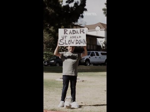 His sign is more effective than any radar ✍️