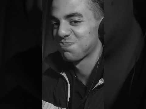 تحدي الضحك😂: ساحر مجنون !!