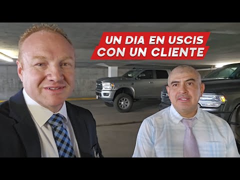 VLOG: ¡Un Día en USCIS con un cliente!
