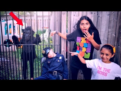 Anak-anak berpura-pura berperan sebagai polisi. Perilaku untuk semua orang Drama Mainan