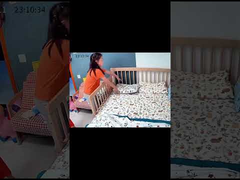 这闺女没白疼，关键时候还得血脉压制 #萌娃 #監控下的一幕