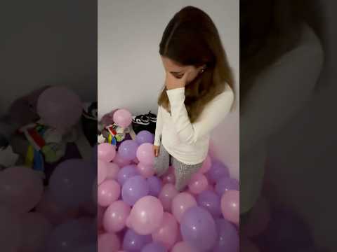 Rellena el hueco llenando la habitación de globos a mi hermana #viwes #humor #comedia