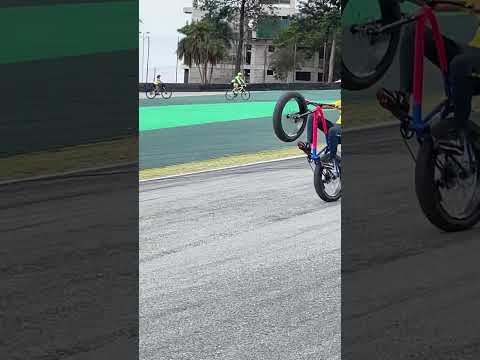 Único a mandar um grau na curva do Senna 🥇🙅🏻♂️ #bike