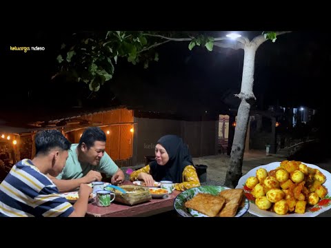 masak sambel goreng kentang telur puyuh,makan malam bersama keluarga, masakan desa