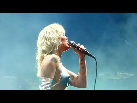 Miley Cyrus, "Wrecking Ball" with "Nothing Compares 2 U" - BottleRock - Sept. 4, 2021