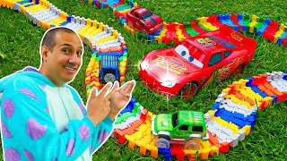 ¡Rayo McQueen y sus amigos corren en una nueva pista! 🏎️⚡🎉 | Juegos de coches súper divertidos