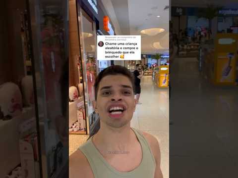 Comprando um presente pra uma criança aleatoria 😱 #armandonetto
