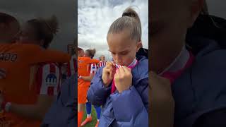 Andrea Medina singing Atlético de Madrid anthem