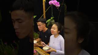 Mẹ ruột thăm con gái sau khi lấy chồng được 1 năm giờ như thế nào. Làm món chay thịnh soạn đãi mẹ.
