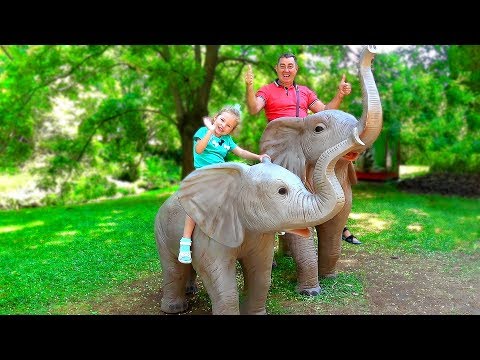 Milana and papa plays at the zoo park