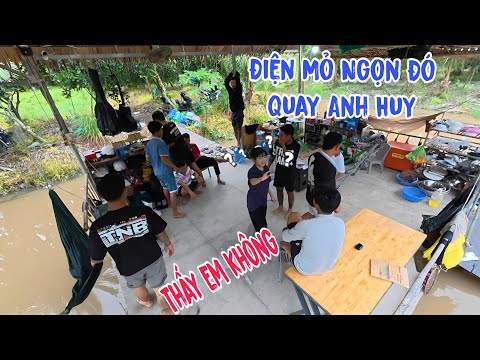 TNB - Phản Ứng Hương Ra Sao Khi Vô Chòi Bị Anh Em Bơ Không Nói Chuyện Tới