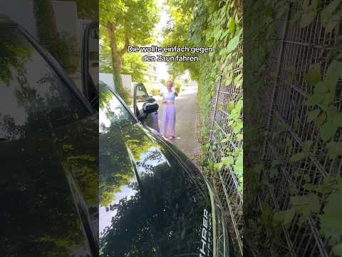 Fahrschülerin baut fast Unfall 😱 das war knapp 😅 #fahrschule #automobile #fahrprüfung #fahrstunde