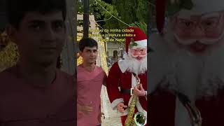 O povo da minha cidade quando a prefeitura enfeita a praça de Natal 😂