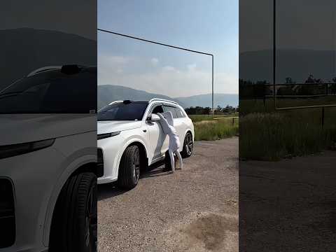 TUTI MASUK MOBIL